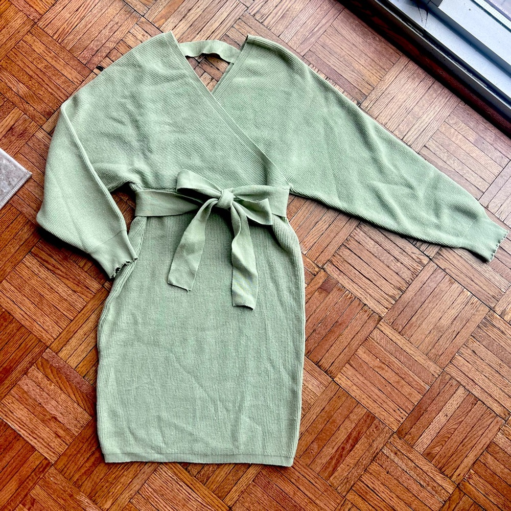 Elegant Olive Green knit, stretchy Mini Dress with knit belt, only worn once!